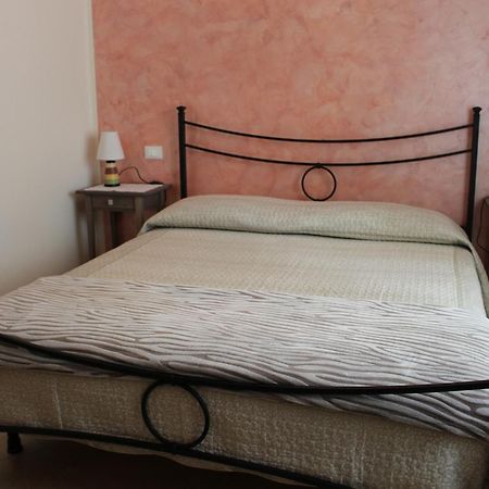 B&B Acero Rosso San Giovanni Lupatoto Buitenkant foto